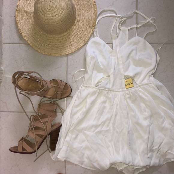 Reverse white romper NWT - Picture 2 of 4
